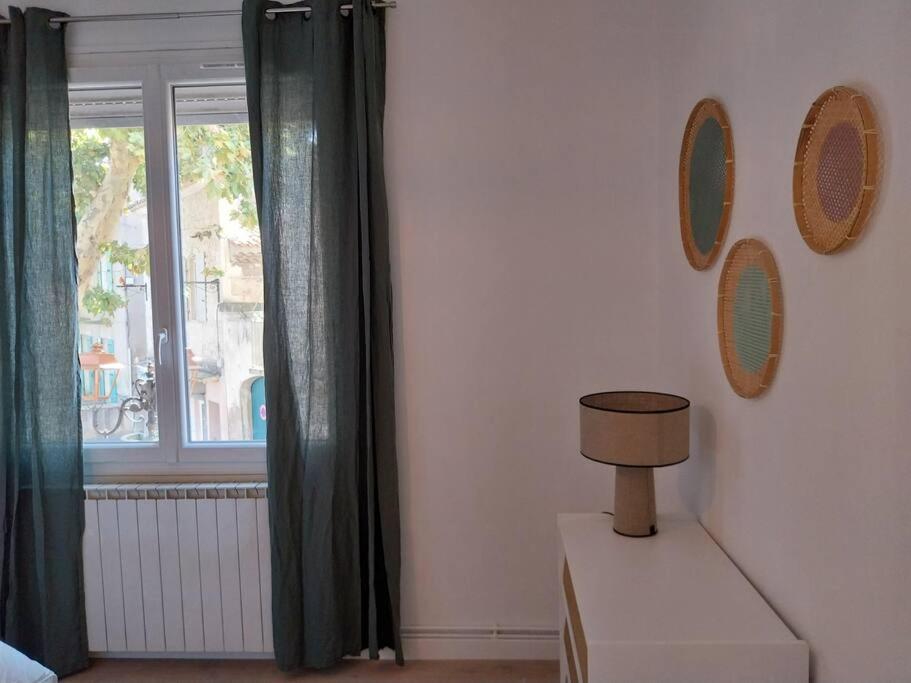 Charmant Appartement 3 Chambres Et Terrasse Eyragues Eksteriør bilde