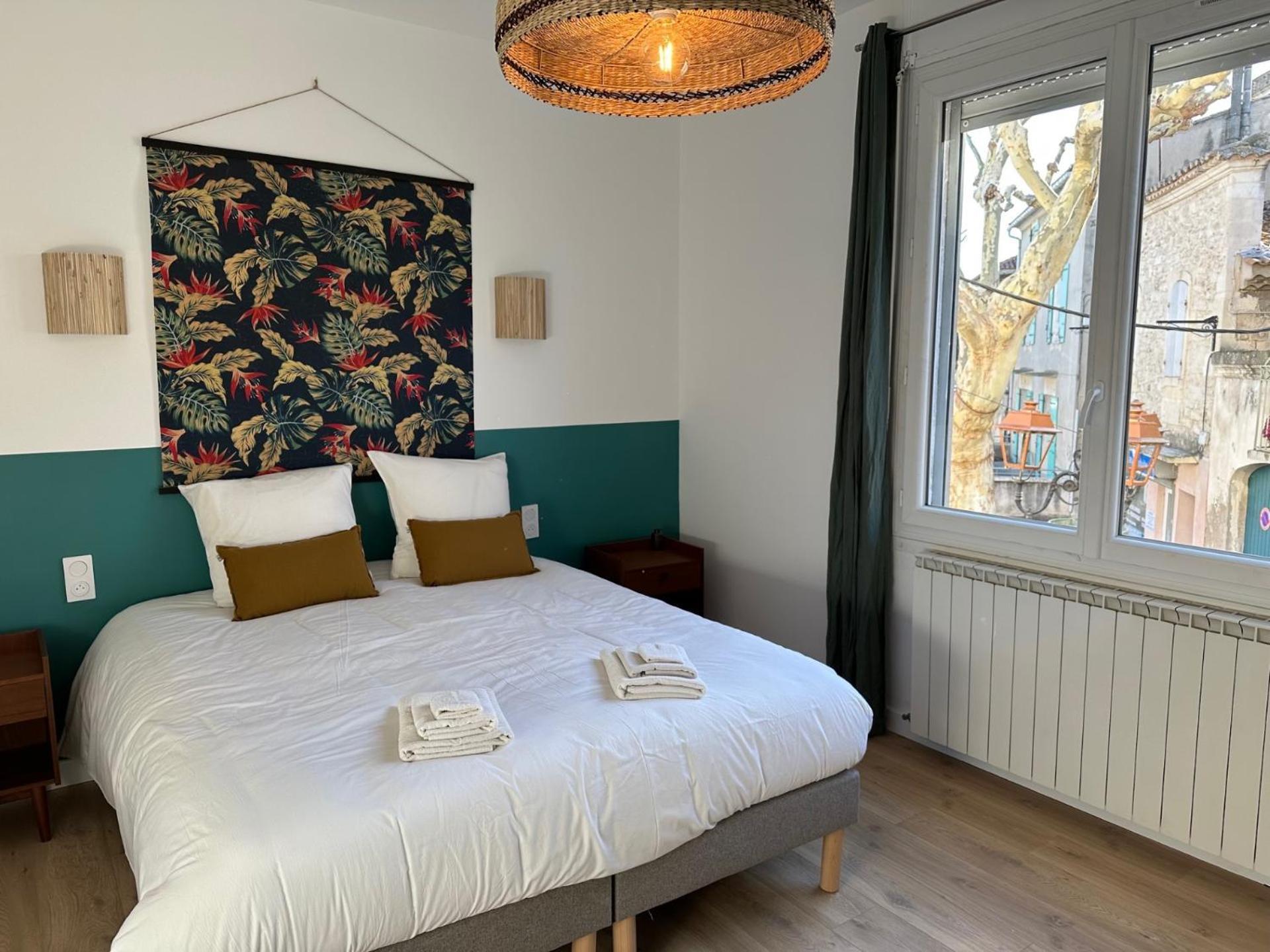 Charmant Appartement 3 Chambres Et Terrasse Eyragues Eksteriør bilde